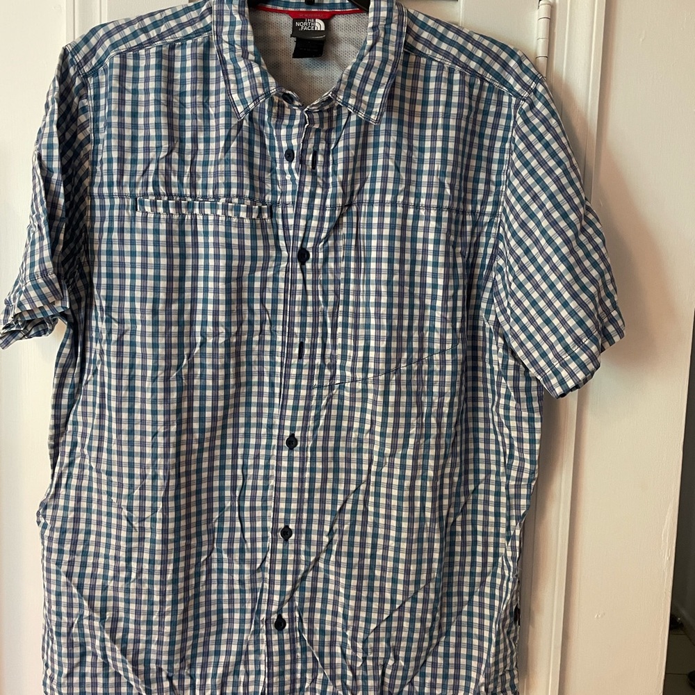 Men’s North Face short sleeve casual button shirt.